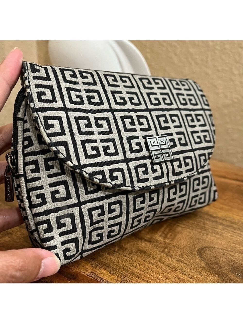 GIVENCHY NOVELTY POUCH - Picture 9 of 14